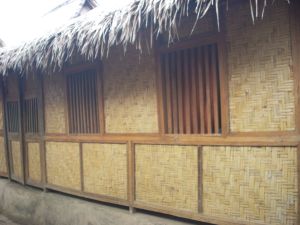 Dinding dan atap rumah suku Sasak